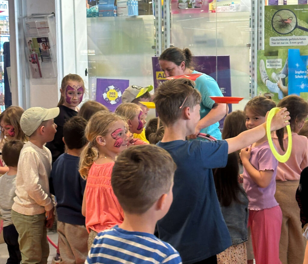 CCP_Osteraktion3 Gruppe von Kindern bei der Osteraktion im CityCenter Poing